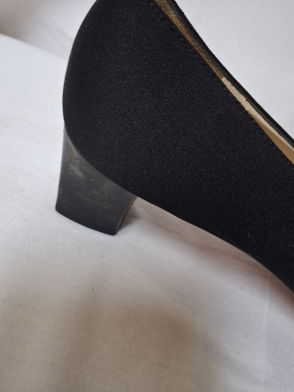 Salvatore Ferragamo Boutique Black Fabric Buckle Block Heel Pumps Made in Italy - Picture 6 of 11
